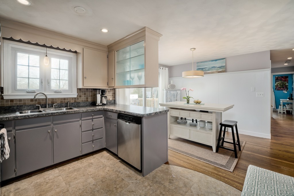 11 Eastview Road Hopkinton, MA 01748 - Photo 10 of 30 Gallery Image 10