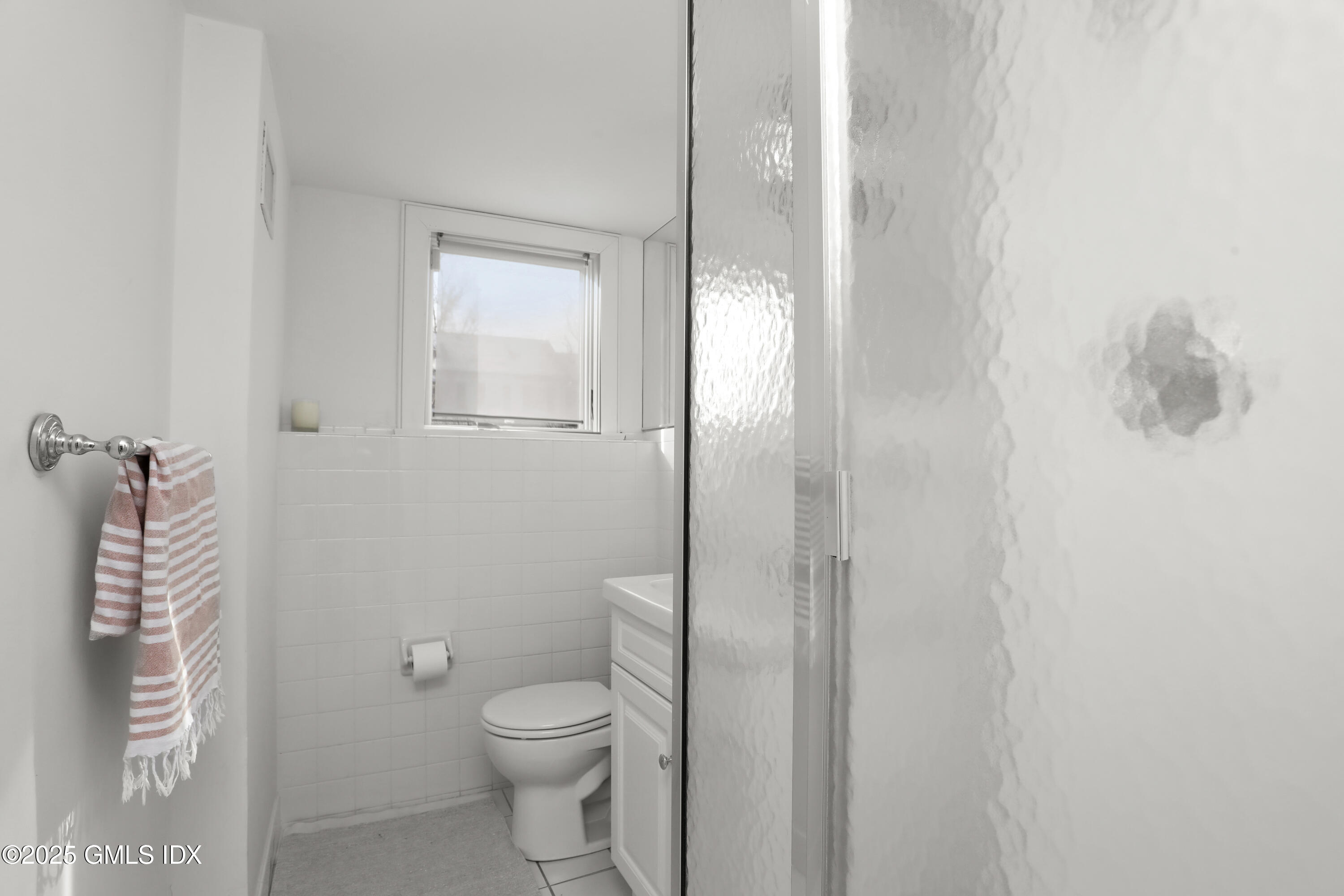 6 Meadowbank Road Old Greenwich, CT 06870 - Photo 18 of 30 Bath 4