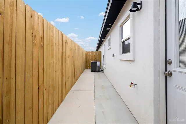 $1,250 | 2010 Selena Street, Unit 1, Mission, TX 78572