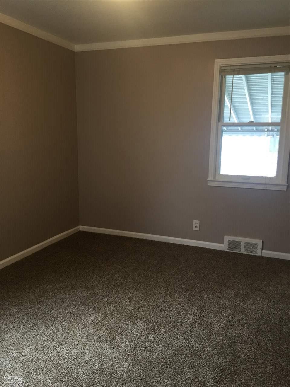8260 Stephens Warren, MI 48089 - Photo 10 of 27 Gallery Image 10