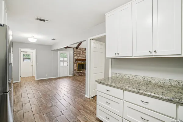 $2,400 | 6106 Vance Jackson Road, Unit 42, San Antonio, TX 78230