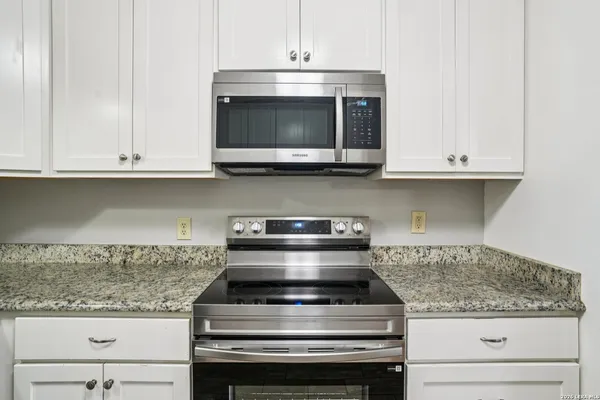 $2,400 | 6106 Vance Jackson Road, Unit 42, San Antonio, TX 78230