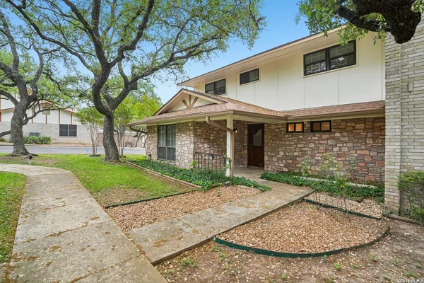 $2,400 | 6106 Vance Jackson Road, Unit 42, San Antonio, TX 78230