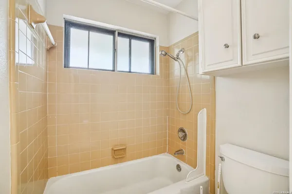 $2,400 | 6106 Vance Jackson Road, Unit 42, San Antonio, TX 78230