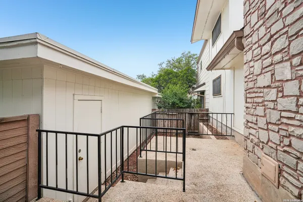 $2,400 | 6106 Vance Jackson Road, Unit 42, San Antonio, TX 78230