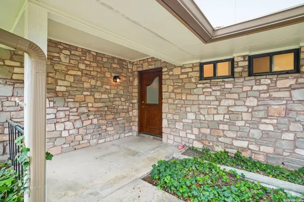 $2,400 | 6106 Vance Jackson Road, Unit 42, San Antonio, TX 78230