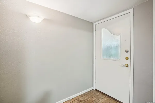 $2,400 | 6106 Vance Jackson Road, Unit 42, San Antonio, TX 78230