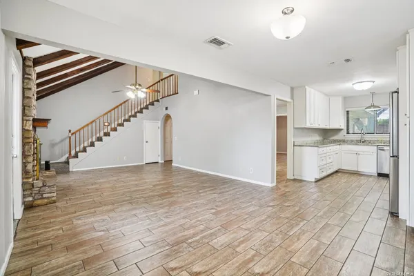 $2,400 | 6106 Vance Jackson Road, Unit 42, San Antonio, TX 78230