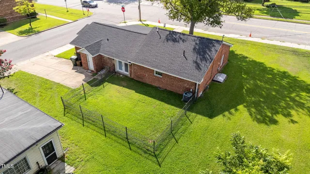 a view of an house with swimming pool