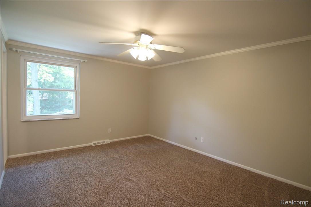 471 West Maryknoll Road Rochester, MI 48309 - Photo 15 of 33 Master Bedroom