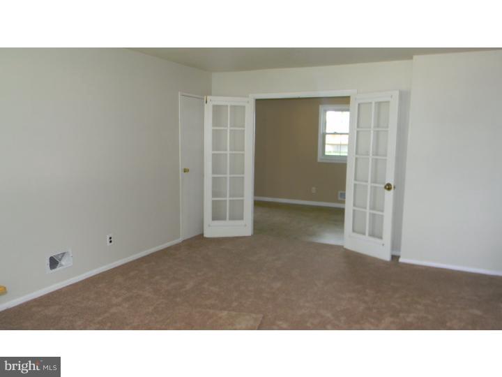 41 Elmont Road Hamilton, NJ 08610 - Photo 3 of 10 Gallery Image 3