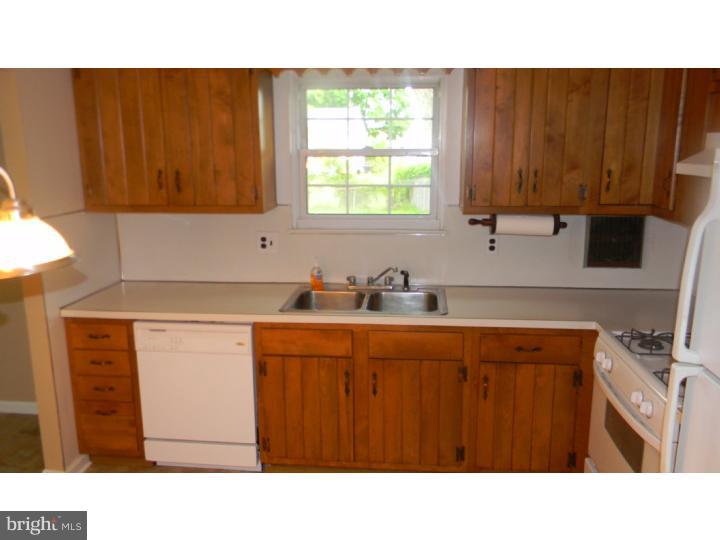 41 Elmont Road Hamilton, NJ 08610 - Photo 7 of 10 Kitchen