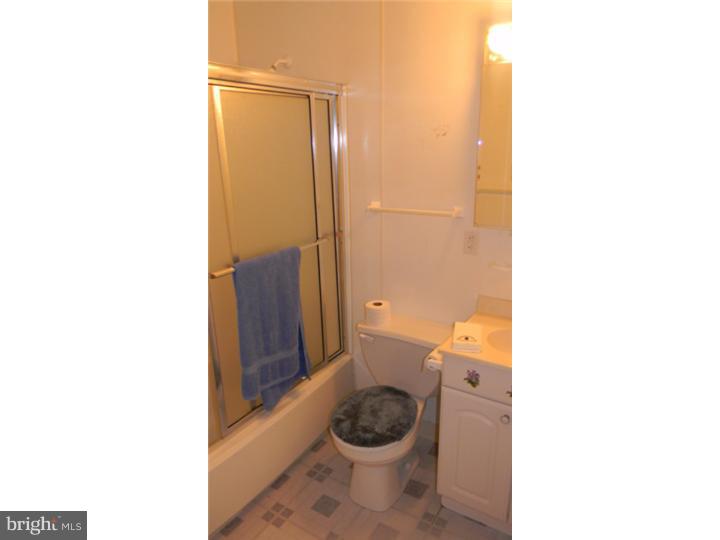 41 Elmont Road Hamilton, NJ 08610 - Photo 8 of 10 Bathroom