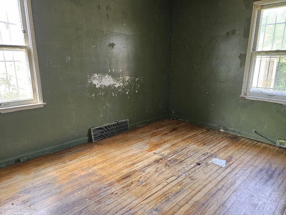 19019 Annchester Road Detroit, MI 48219 - Photo 7 of 9 50180018-e7fad960-e1f8-4203-8e26-d41da5a0a3a5.JPG
