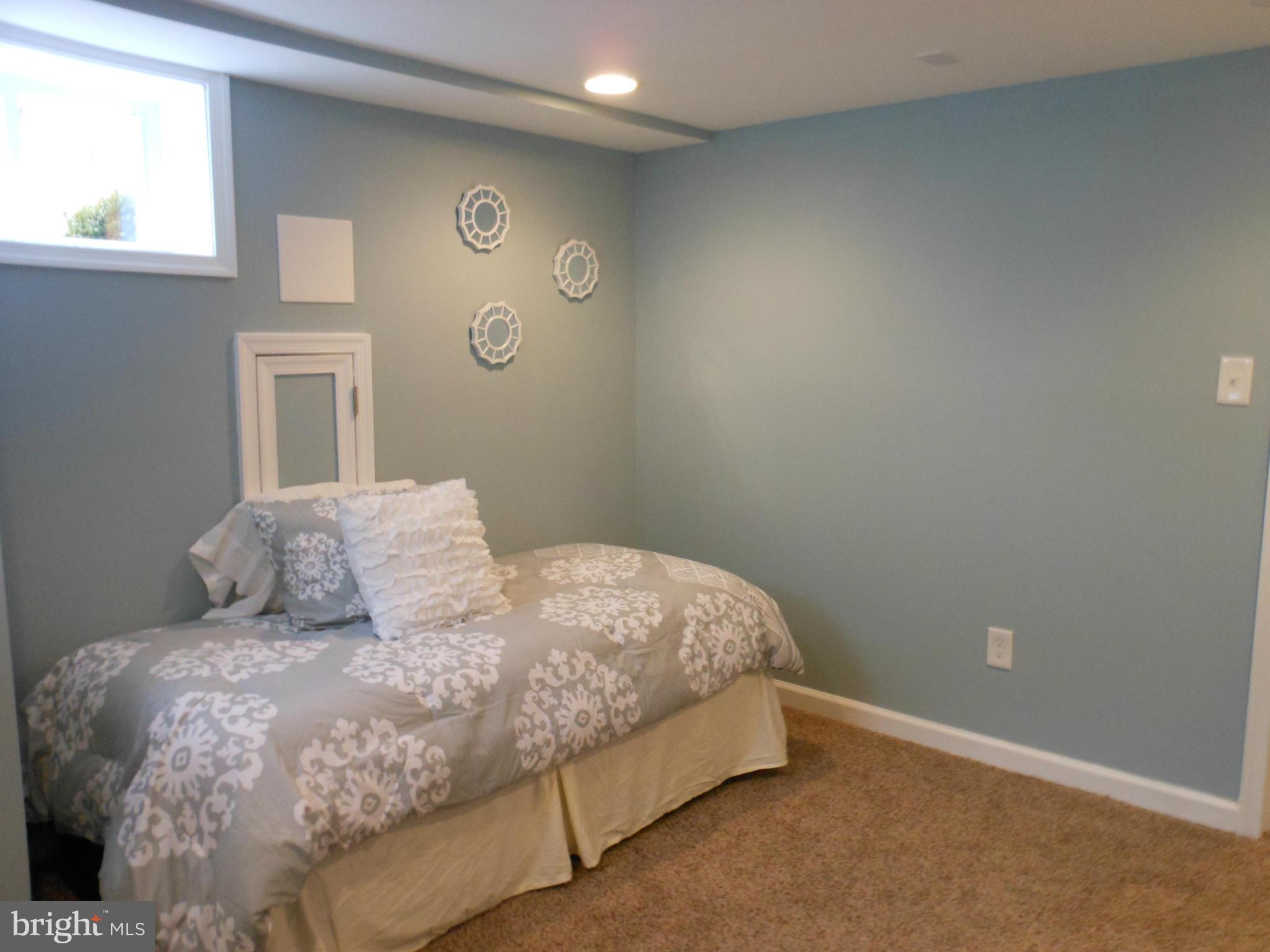 7302 Dooman Road Baltimore, MD 21244 - Photo 24 of 29 a bedroom with a bed and wall painting