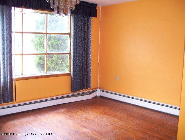 522 Main Street Dupont, PA 18641 - Photo 5 of 10 Gallery Image 5