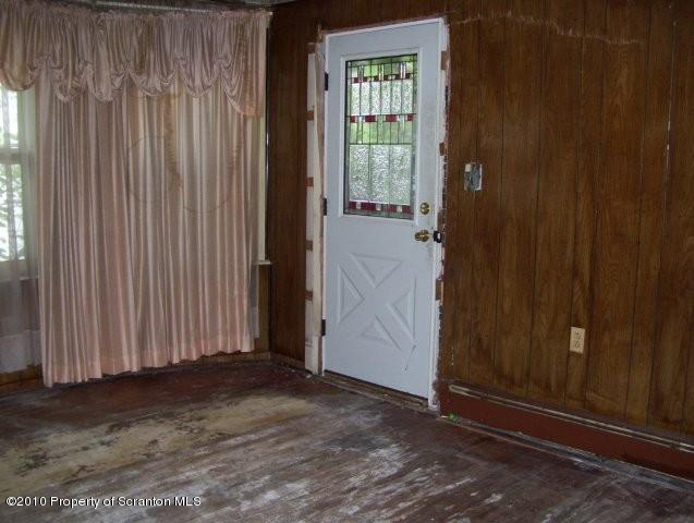 522 Main Street Dupont, PA 18641 - Photo 6 of 10 Gallery Image 6