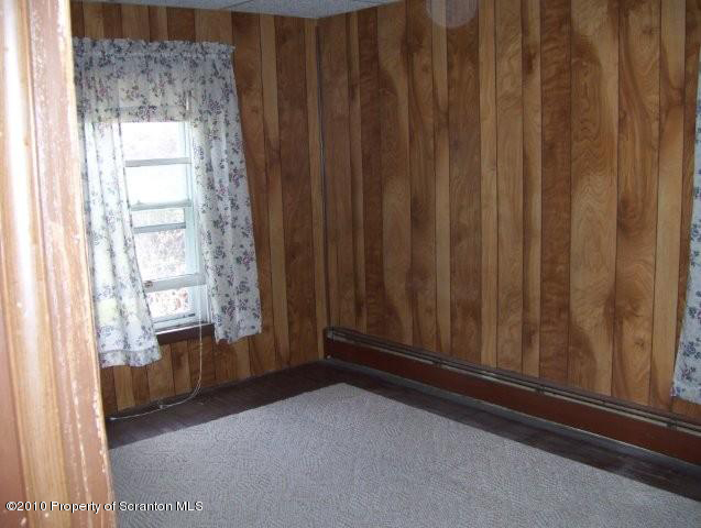 522 Main Street Dupont, PA 18641 - Photo 9 of 10 Gallery Image 9