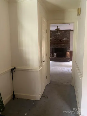 a view of a livingroom with an empty space