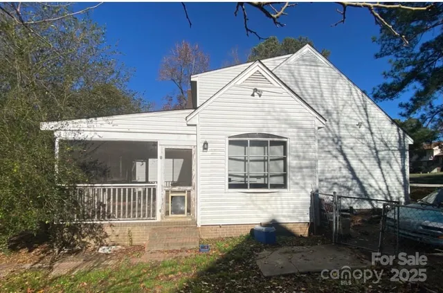 a view of house with backyard