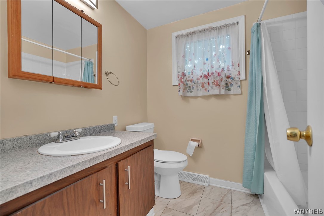 590 Potters Road West Seneca, NY 14224 - Photo 18 of 50 Lower Unit: Full Bathroom