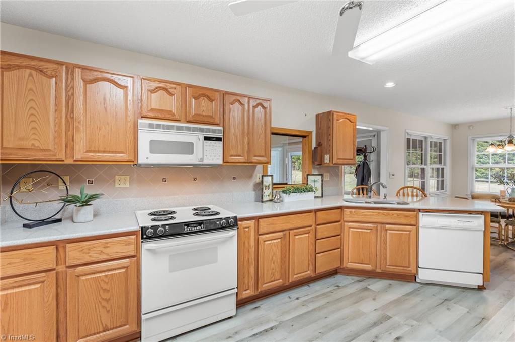 9 Pilot Circle Greensboro, NC 27407 - Photo 13 of 50 Solid surface Counters