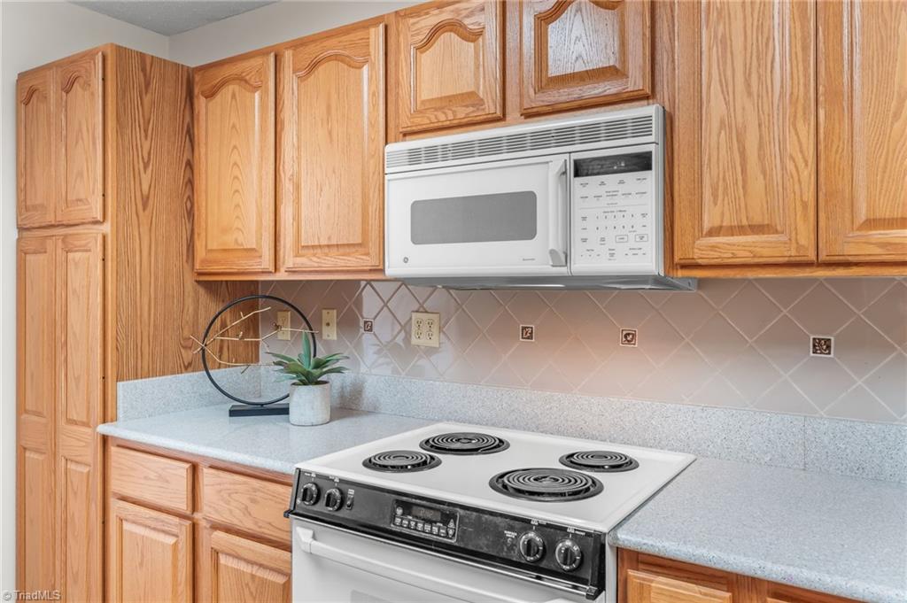 9 Pilot Circle Greensboro, NC 27407 - Photo 15 of 50 Cabinets Galore!