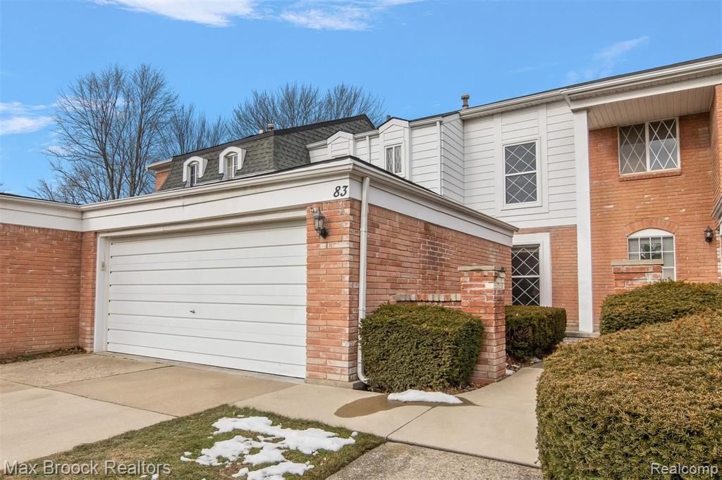 83 Stratford Lane Rochester Hills, MI 48309 - Photo 1 of 20