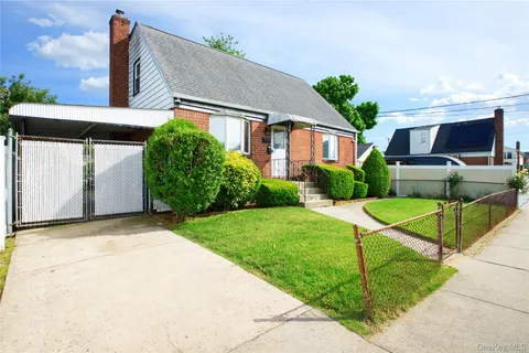 $899,000 | 138-19 Caney Lane | Rosedale