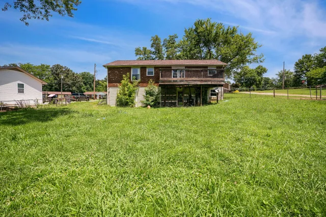 a view of a house with a backyard