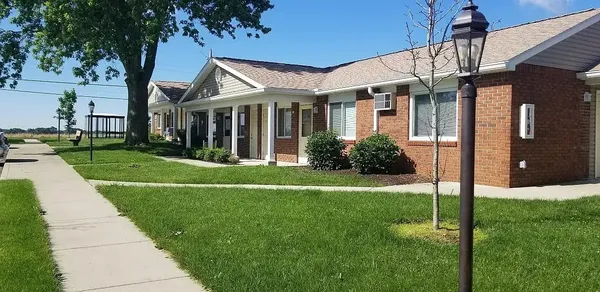 $570 | 975 Monroe Street, Bellevue, OH 44811