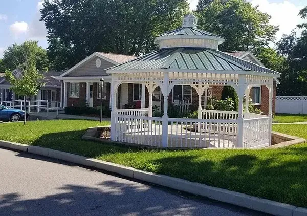 $570 | 975 Monroe Street, Bellevue, OH 44811
