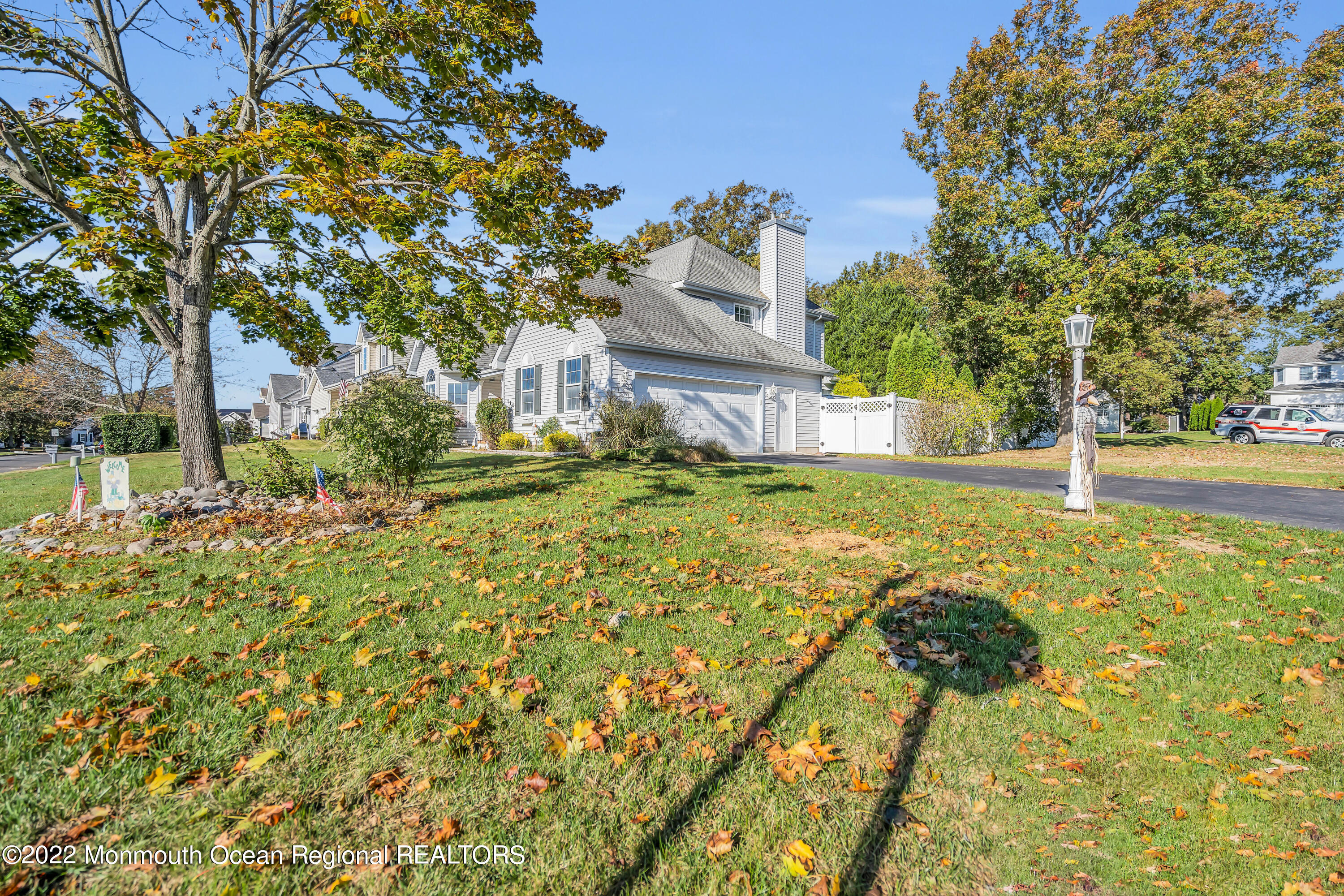 124 Compass Road Manahawkin, NJ 08050 - Photo 4 of 36 a view of a yard with plants and large trees