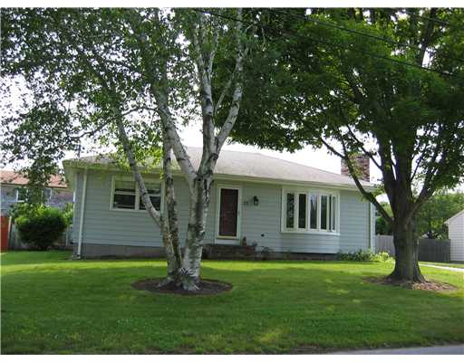 22 Reservoir Avenue Warren, RI 02885 - Photo 1 of 8 Exterior Front. 2 bedroom ranch in great condition. Perfect condo alternative