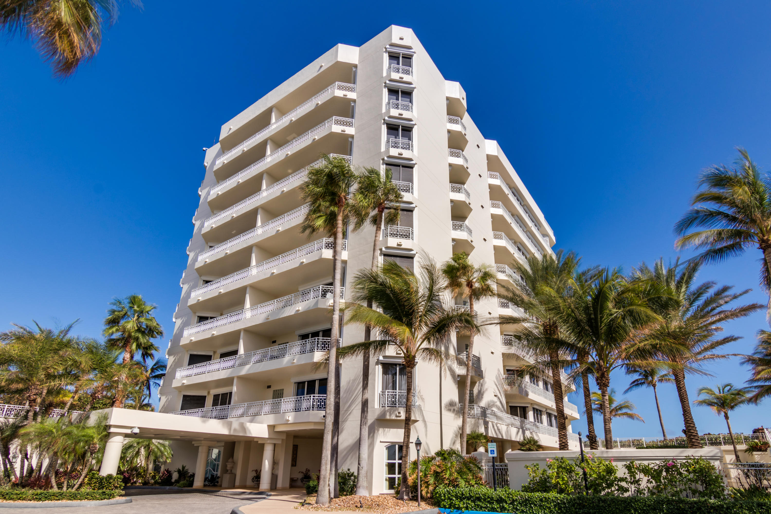 19950 South Beach Road, Unit 3N Jupiter, FL 33469 - Photo 8 of 39 img_4444-img_4447