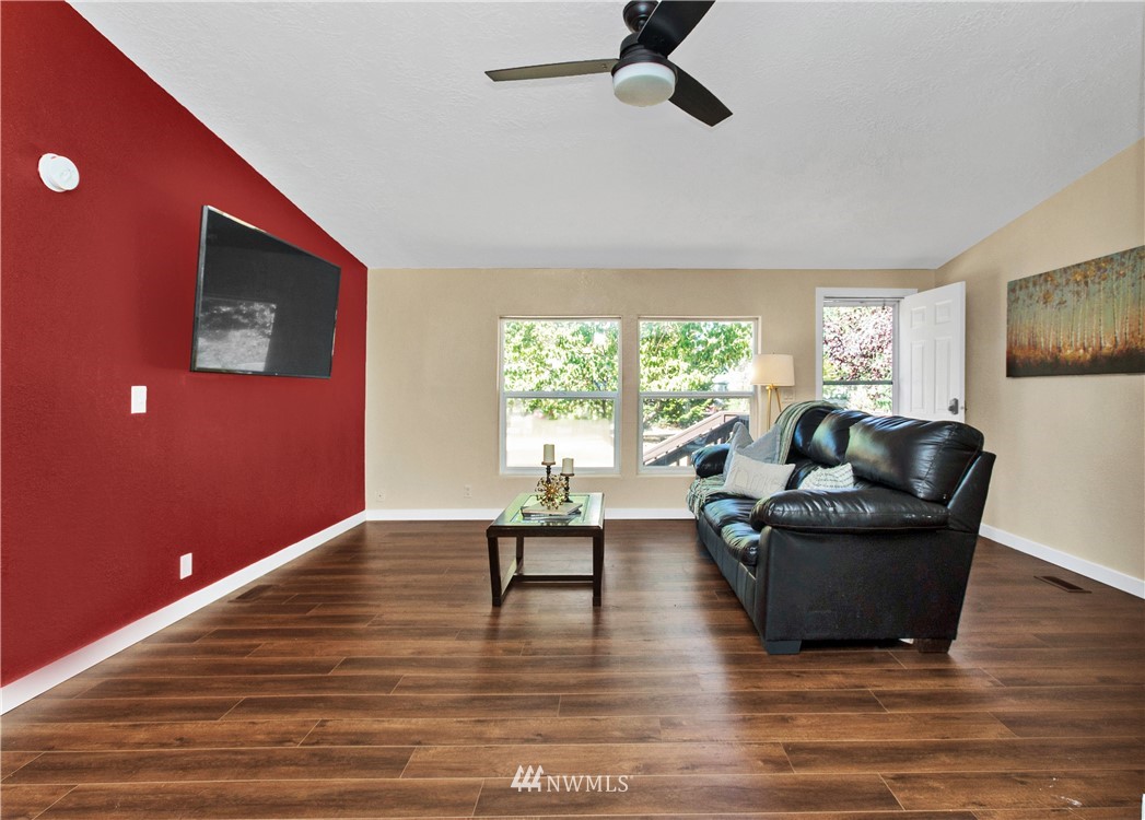 18344 Elaine Court Southwest Rochester, WA 98579 - Photo 2 of 20 Gallery Image 2