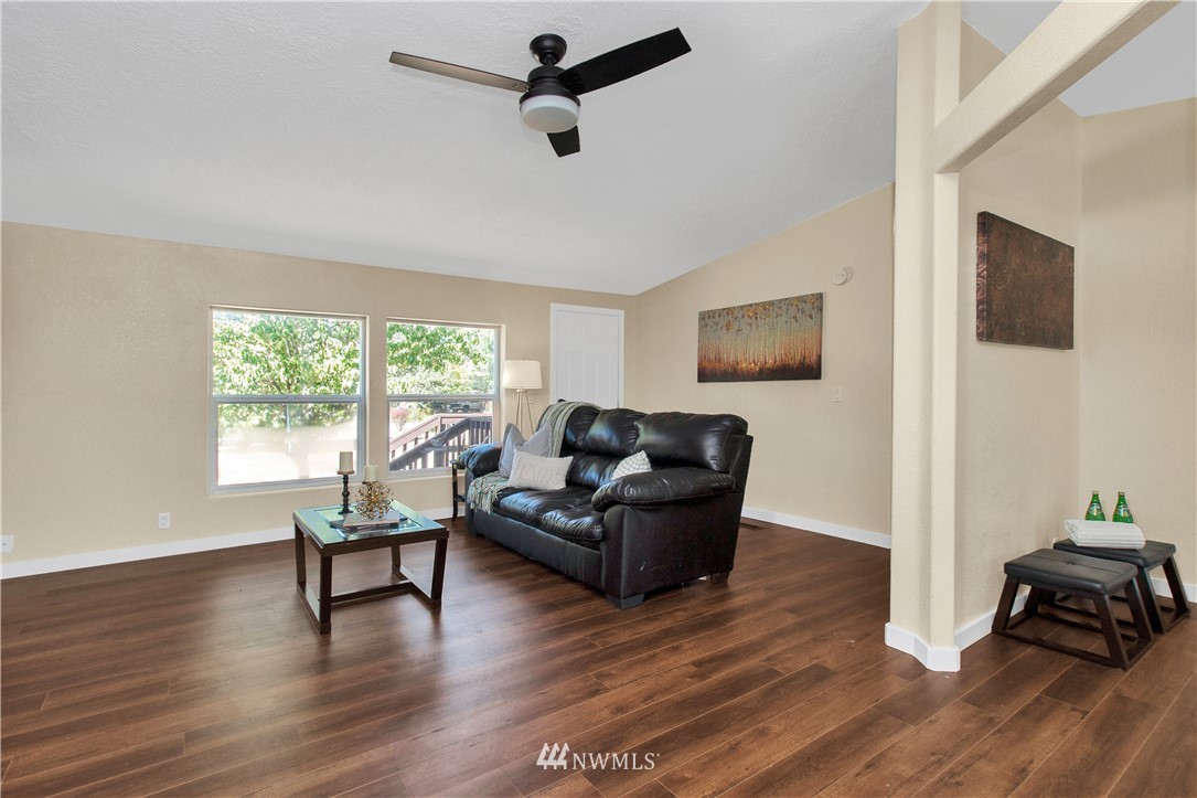 18344 Elaine Court Southwest Rochester, WA 98579 - Photo 3 of 20 Gallery Image 3