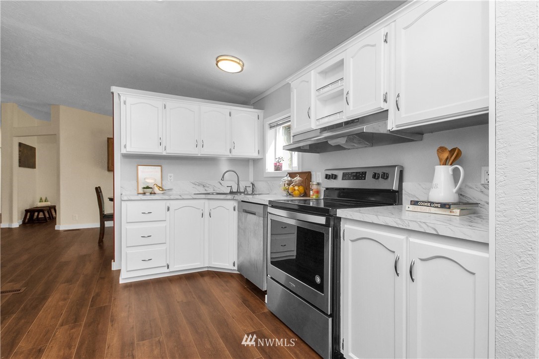 18344 Elaine Court Southwest Rochester, WA 98579 - Photo 7 of 20 Gallery Image 7
