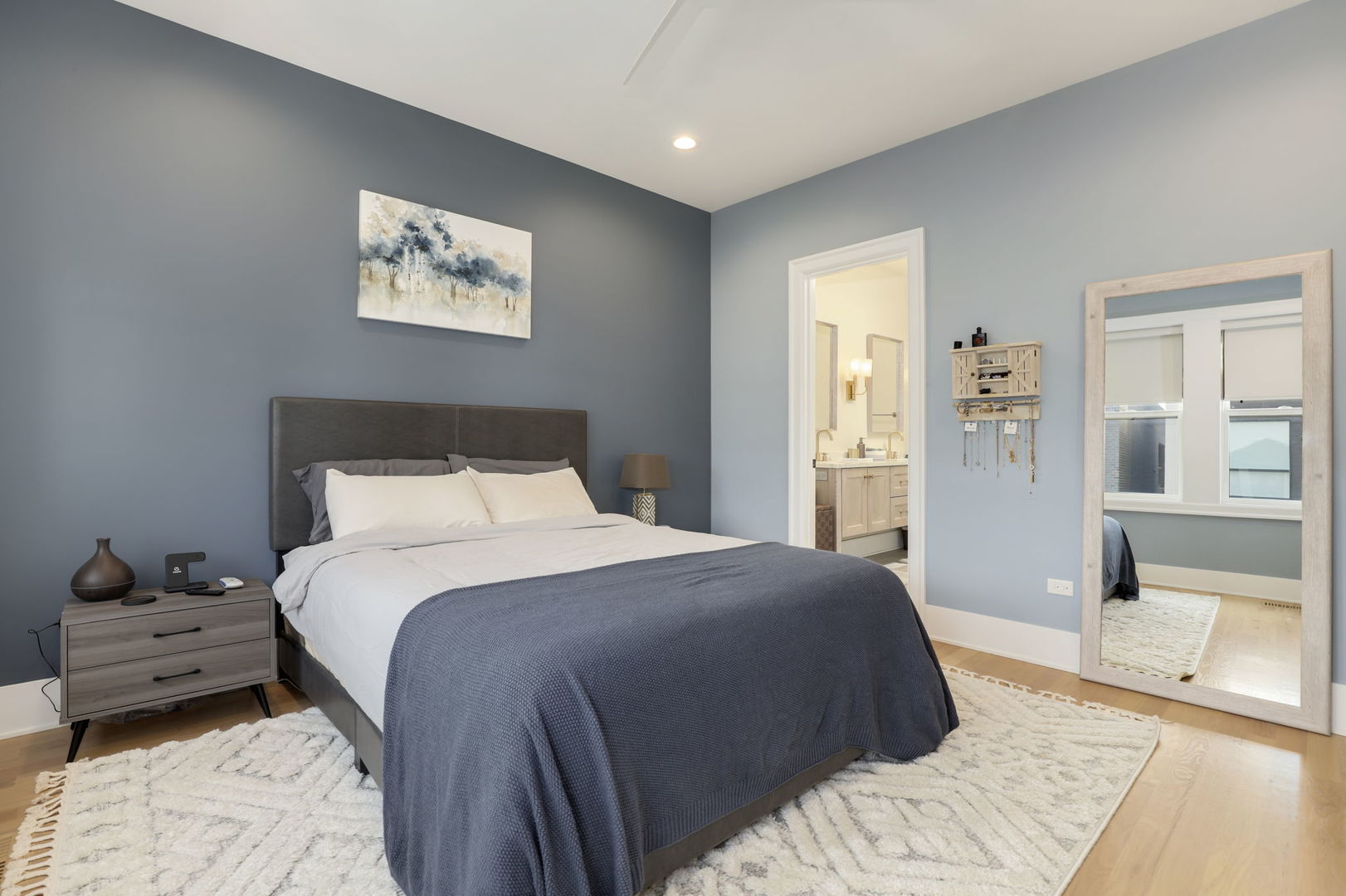 3048 West Lyndale Street, Unit 2 Chicago, IL 60647 - Photo 30 of 40 a bedroom with a bed and a painting on the wall