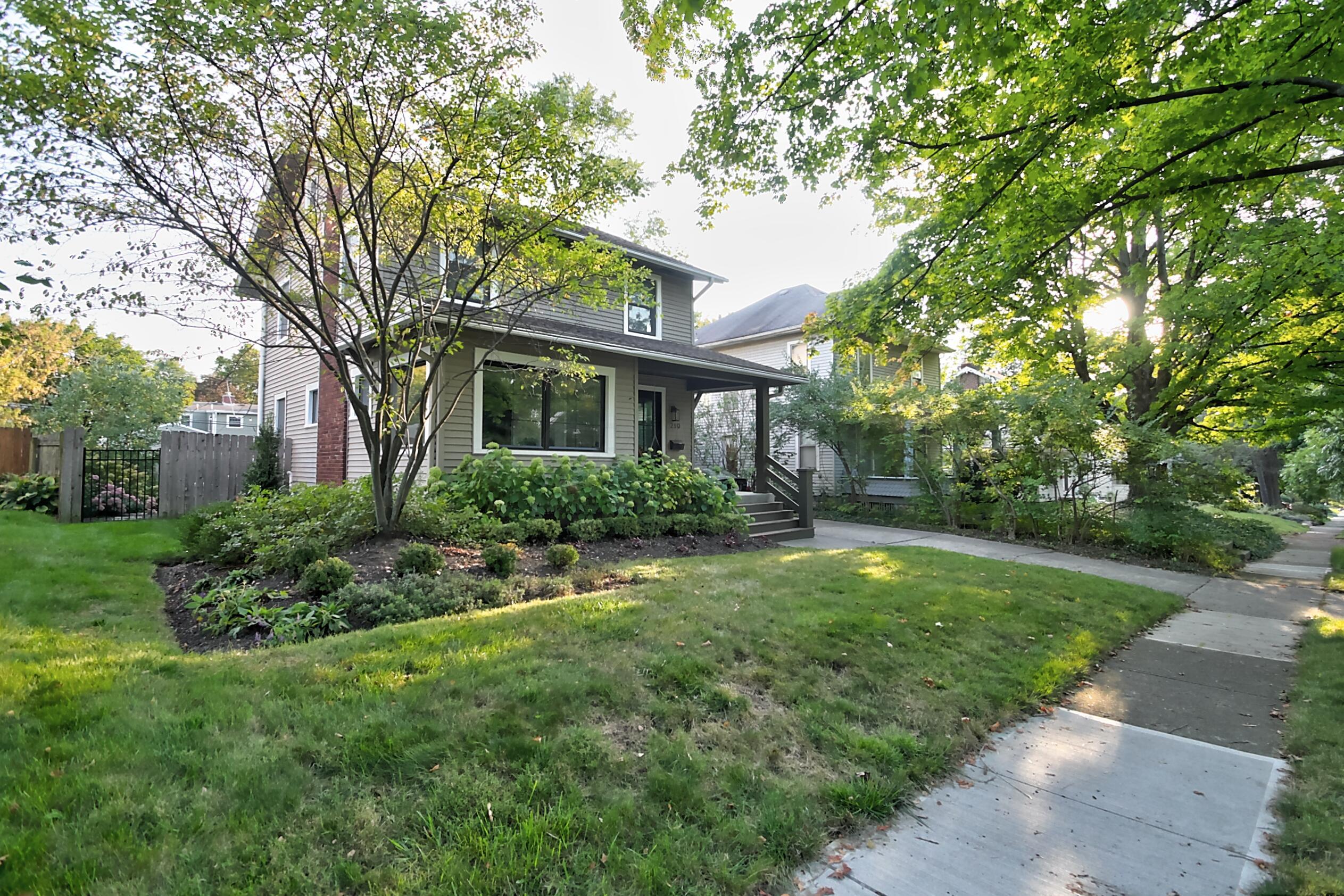 219 Chatham Road Columbus, OH 43214 - Photo 4 of 36 front 2