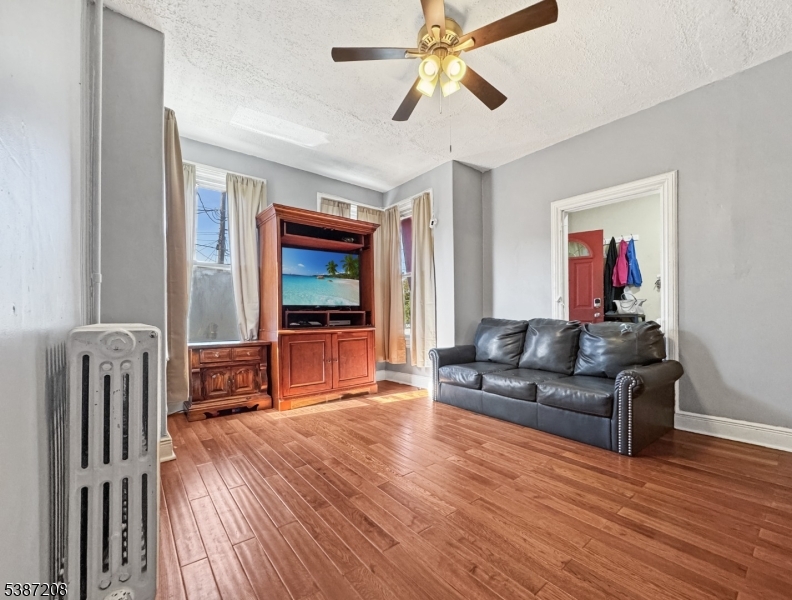 63 Harris Street Phillipsburg, NJ 08865 - Photo 5 of 27