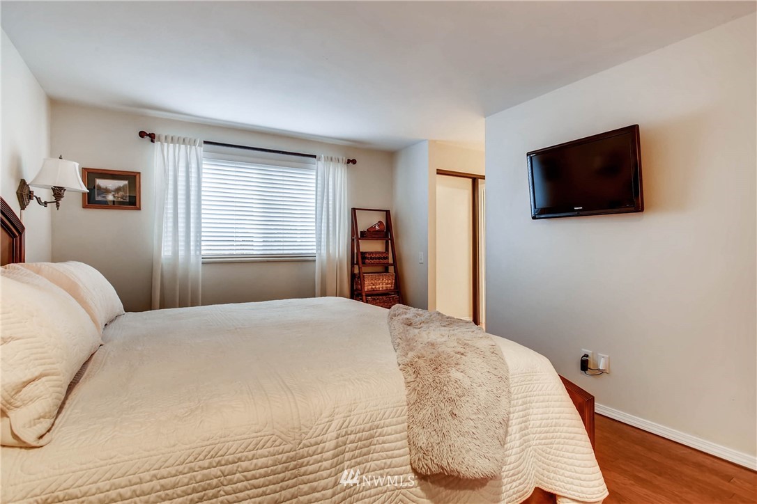 14306 151st Place Southeast Renton, WA 98059 - Photo 13 of 25