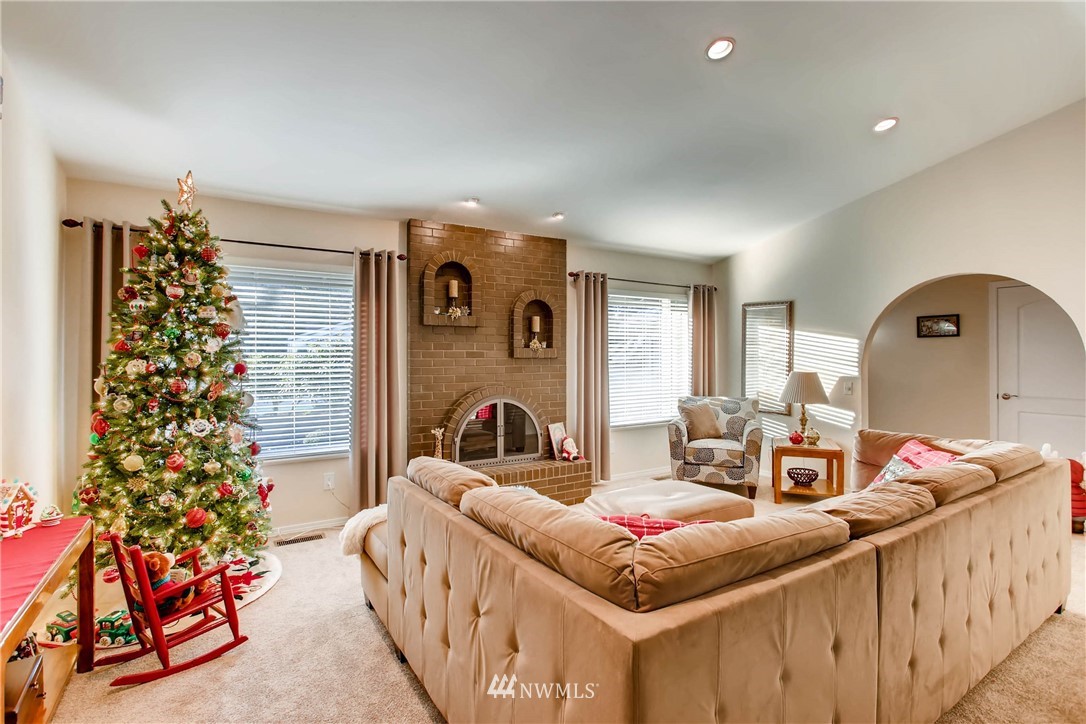 14306 151st Place Southeast Renton, WA 98059 - Photo 5 of 25