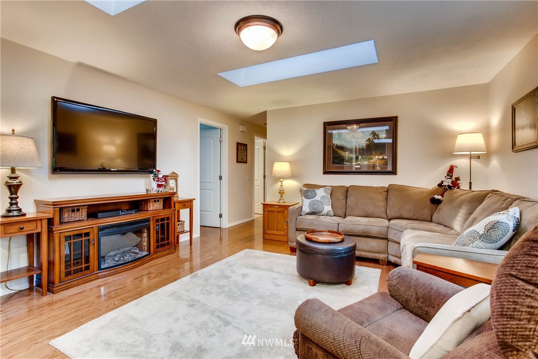14306 151st Place Southeast Renton, WA 98059 - Photo 10 of 25