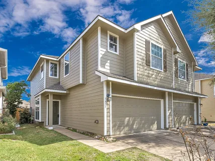 a view of a house with backyard