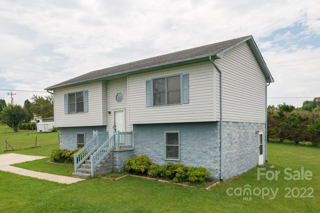 3383 Clarks Chapel Road Lenoir, NC 28645 - Photo 3 of 22 Gallery Image 3