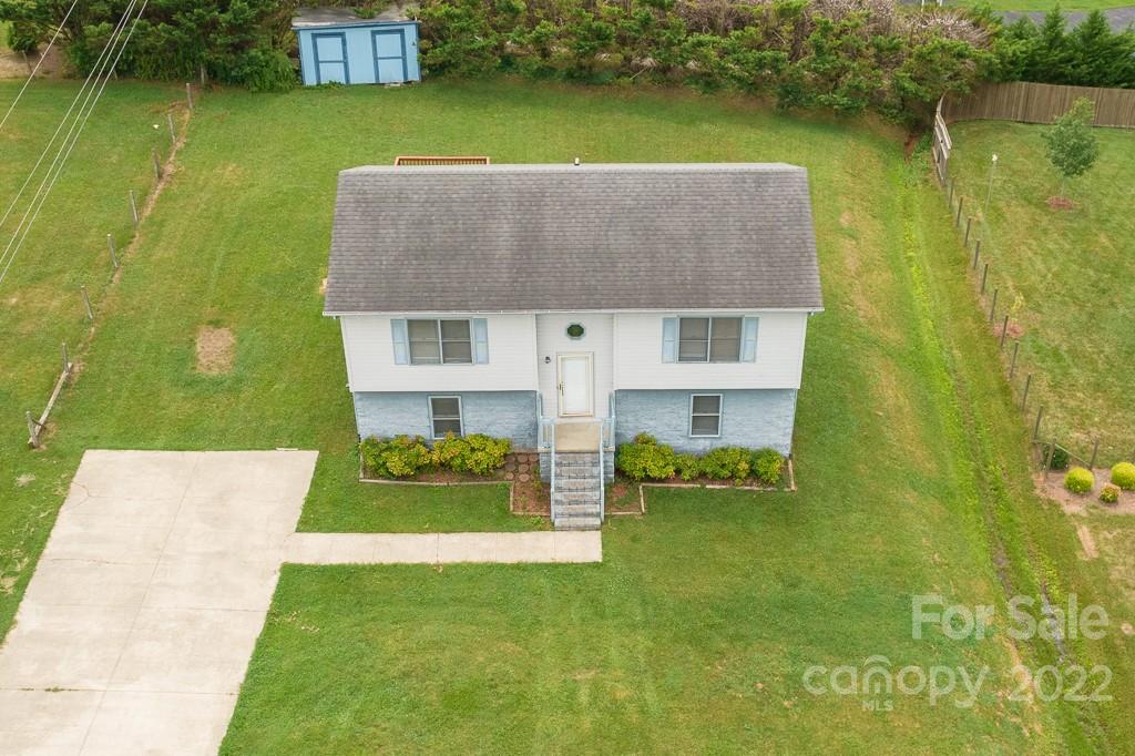 3383 Clarks Chapel Road Lenoir, NC 28645 - Photo 4 of 22 Gallery Image 4