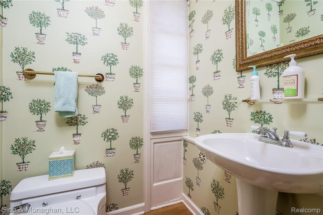 1027 Audubon Road Grosse Pointe, MI 48230 - Photo 27 of 51 028-Powder_Room-3063743-medium.jpg