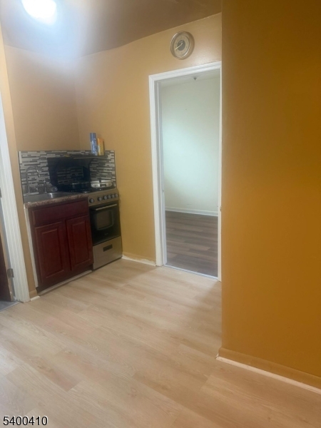 189 Wainwright Street Newark, NJ 07112 - Photo 2 of 17