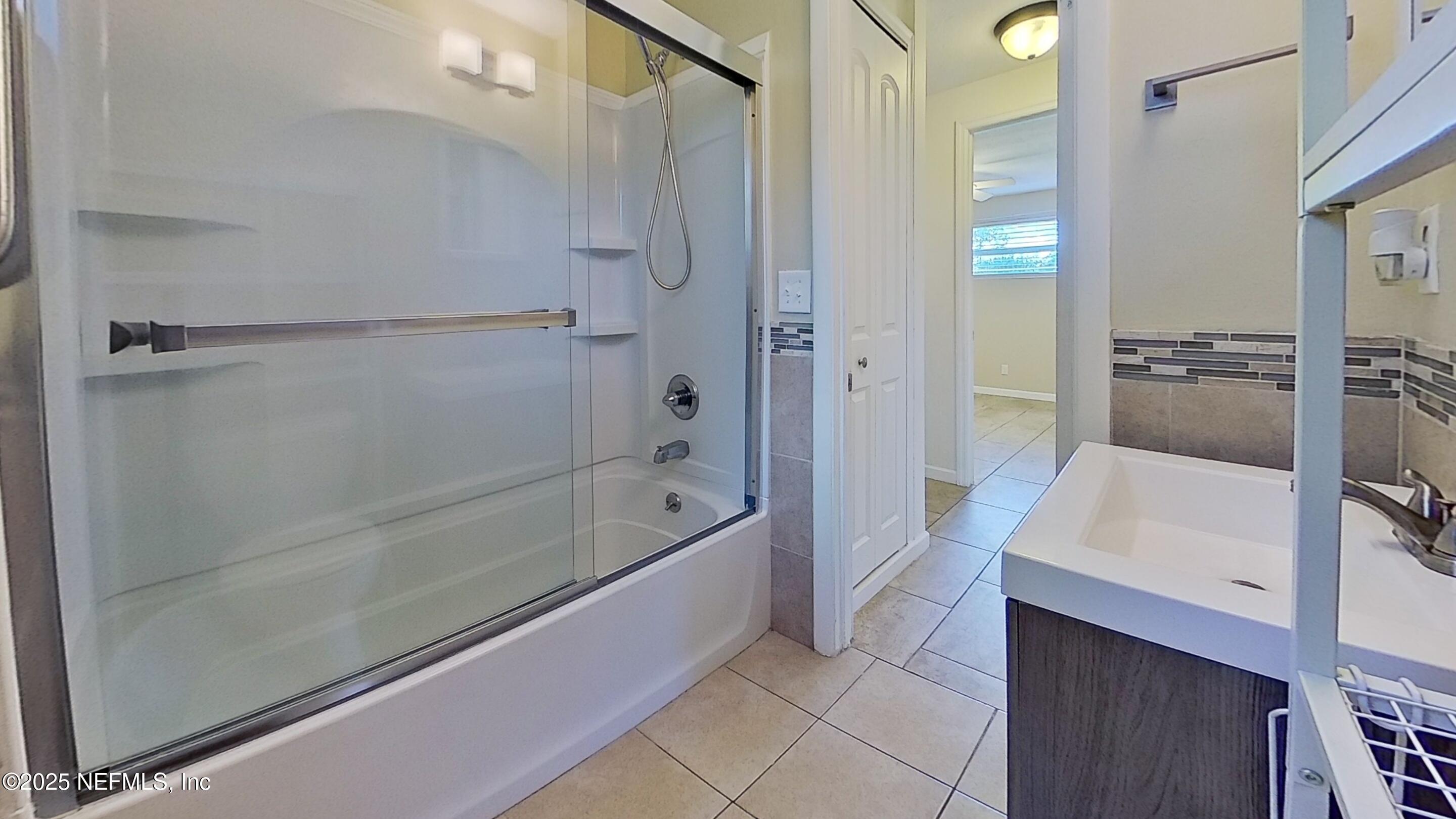 399 Toccoa Road Orange Park, FL 32073 - Photo 14 of 31 a bathroom with a bathtub and a shower